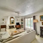 Daurus Vila *