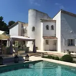 Daurus Vila *