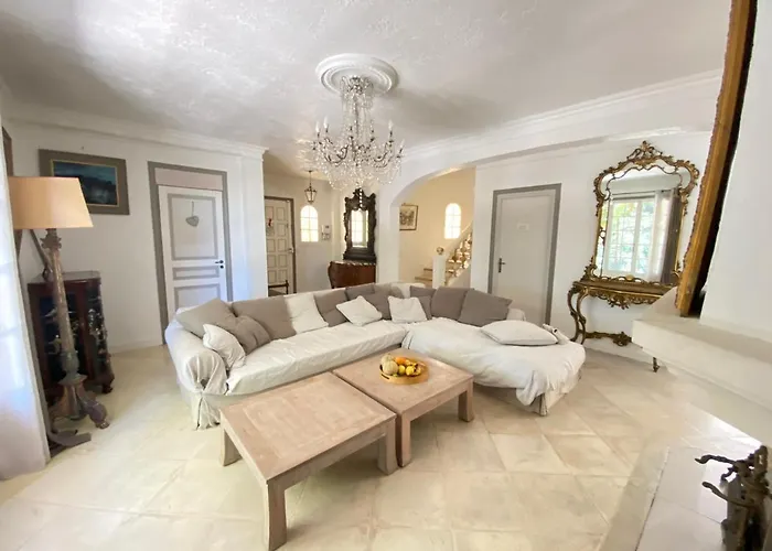 Daurus Villa *